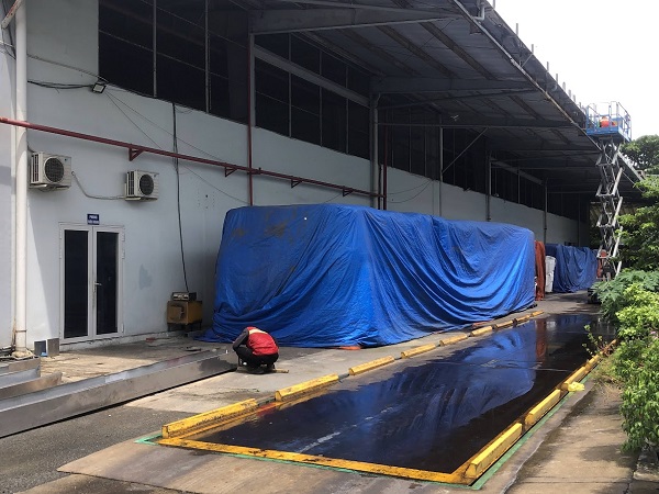 Hoàn thiện đấu nối máng gom nước mưa bằng thép không gỉ