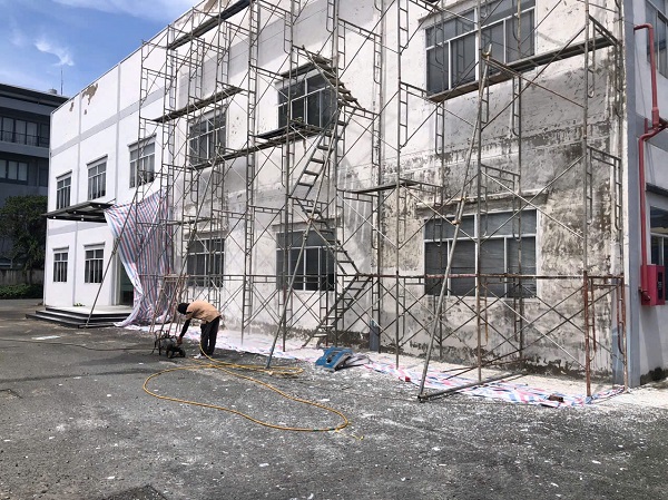 xịt rửa tường bằng nước áp lực cao